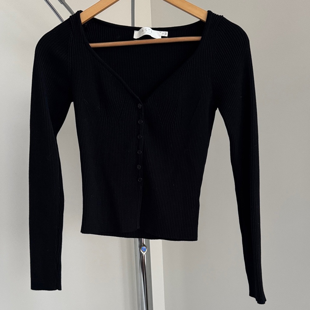 Astr Ribbed Black V-Neck Button Front Cardigan